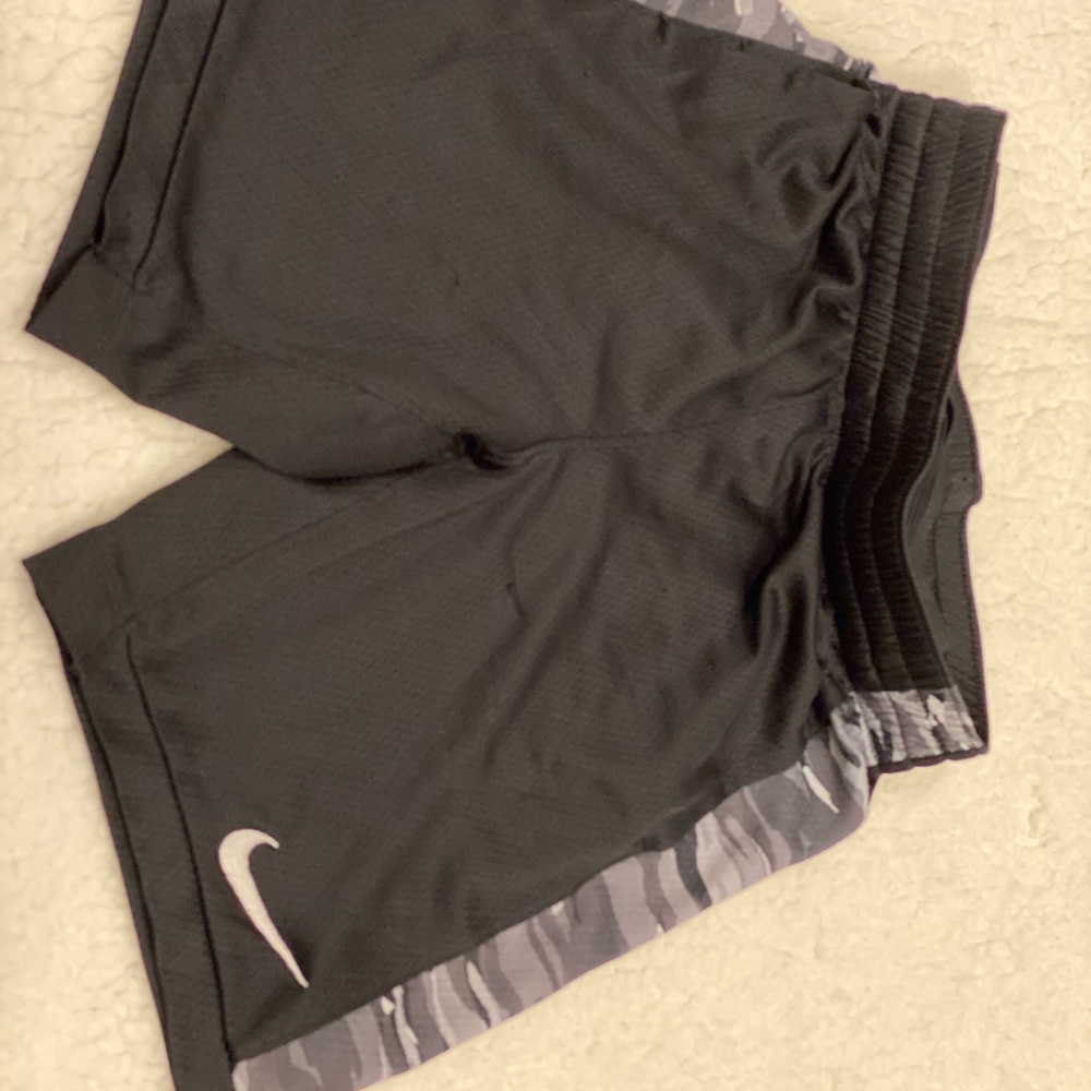 Boy’s Dri-Fit black Nike size: M